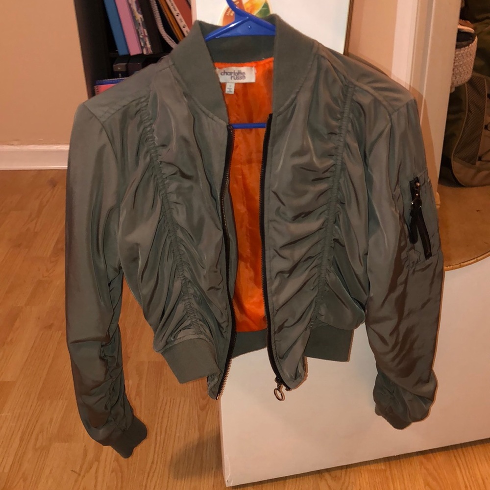 Very slimming bomber jacket